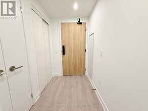 1 Fairview Rd E in Mississauga, ON - Building Photo - Building Photo