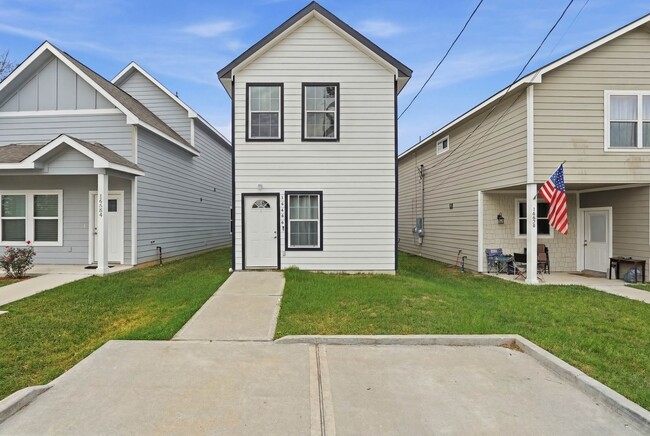 property at 16680 E Ivanhoe St