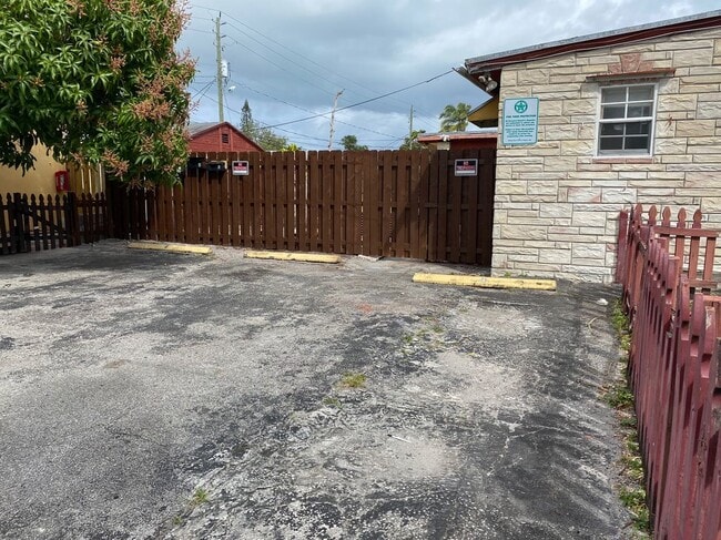 property at 1955 Lincoln St