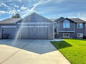 15206 N Wilson Ct in Mead, WA - Building Photo