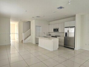 15839 NW 91st Ct in Miami Lakes, FL - Building Photo - Building Photo