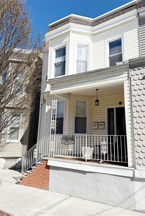 502 Gregory Ave in Weehawken, NJ - Building Photo