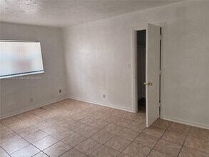 5304 NW 22nd St in Lauderhill, FL - Building Photo - Building Photo