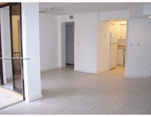 8205 SW 152nd Ave in Miami, FL - Foto de edificio - Building Photo