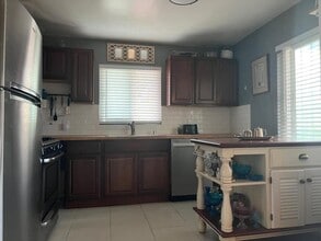 516 Olivewood Terrace in San Diego, CA - Building Photo - Building Photo