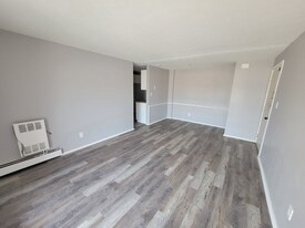 13430 Euclid Ave in East Cleveland, OH - Building Photo