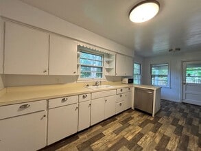 933 Westfall Ave in Kalamazoo, MI - Building Photo - Building Photo