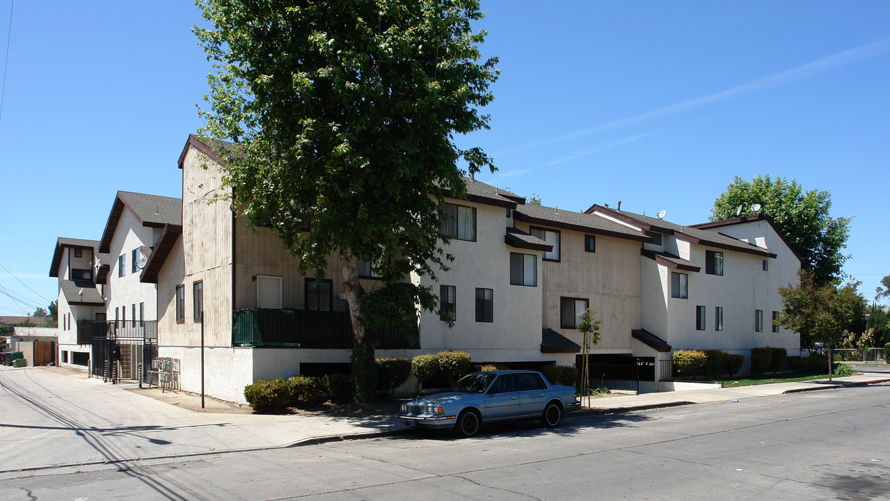 520 E Walnut St in Santa Ana, CA - Building Photo