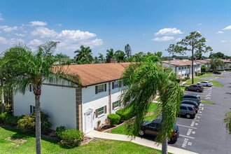 Foxmoor Condominium in North Fort Myers, FL - Building Photo - Building Photo