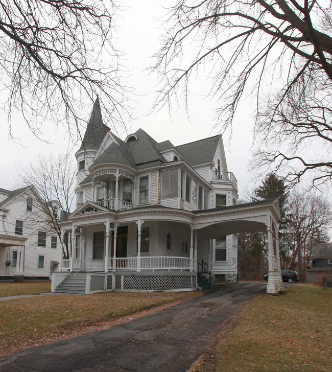 131 S Lake Ave in Albany, NY - Building Photo - Building Photo