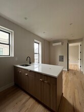 162 Ocean Ave, Unit 2B in Jersey City, NJ - Foto de edificio - Building Photo