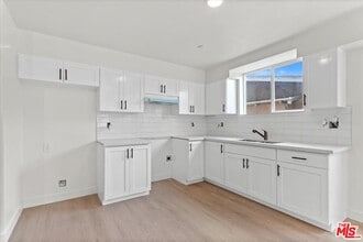 835 E 33rd St in Los Angeles, CA - Building Photo - Building Photo