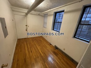 1258 Commonwealth Ave in Boston, MA - Foto de edificio - Building Photo
