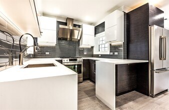 2141 W Fletcher St in Chicago, IL - Building Photo - Building Photo