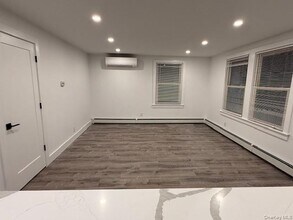 19 Bellport Ln in Bellport, NY - Building Photo - Building Photo