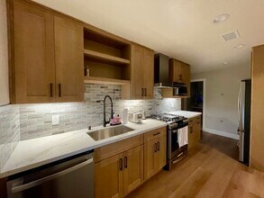 914 Crestview Dr in San Carlos, CA - Building Photo - Building Photo