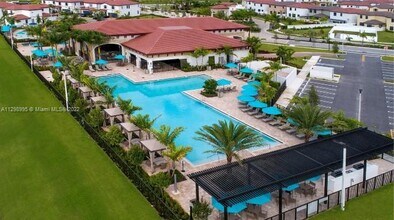 3270 W 114th Ter in Hialeah, FL - Building Photo - Building Photo