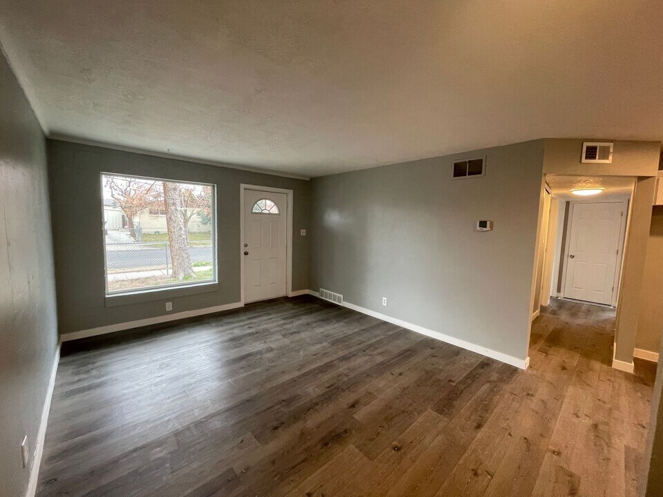 1170 Illinois Ave in Salt Lake City, UT - Building Photo