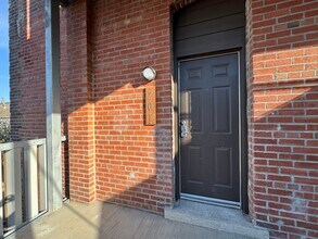 517 Gillis St, Unit 201 in Kansas City, MO - Building Photo - Building Photo