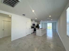 3201 Viceroy Ct in Poinciana, FL - Building Photo - Building Photo