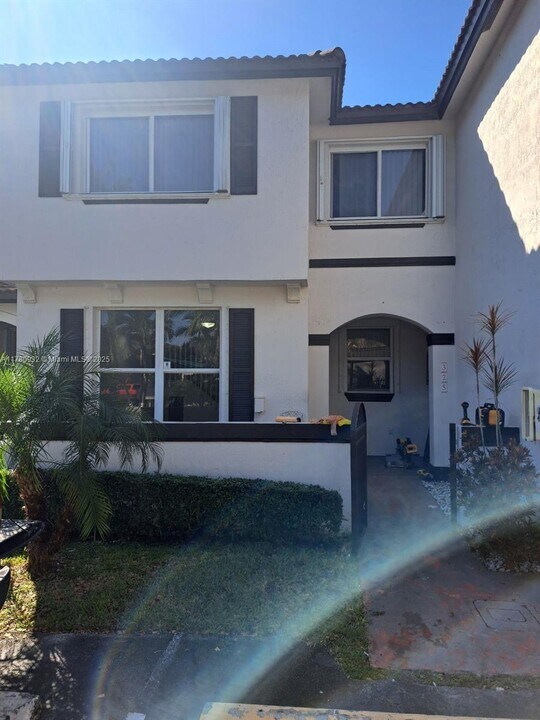 8725 SW 152nd Ave in Miami, FL - Building Photo
