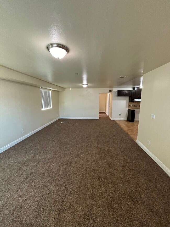 739 E 79th St in Los Angeles, CA - Foto de edificio - Building Photo