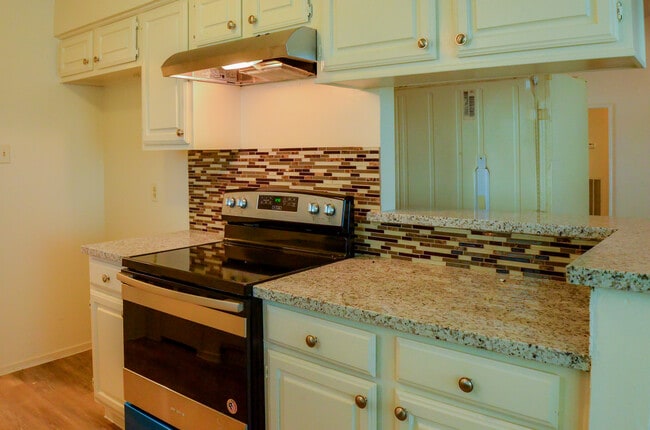 909 Noreda St in Angleton, TX - Building Photo - Building Photo