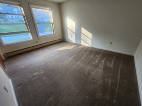 91 Forest Dr in Montpelier, VT - Foto de edificio - Building Photo