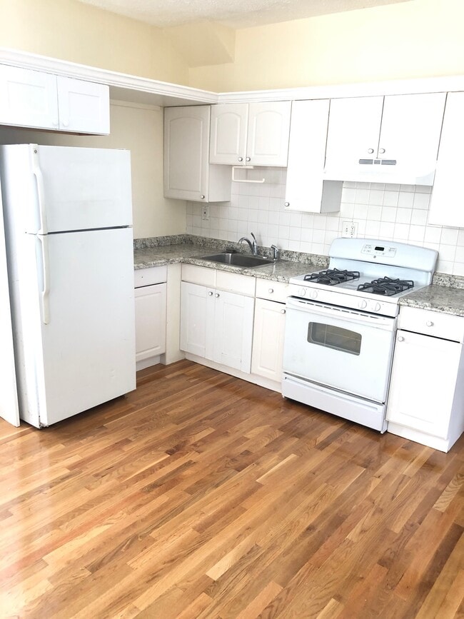 5 Buckley Ave, Unit 3