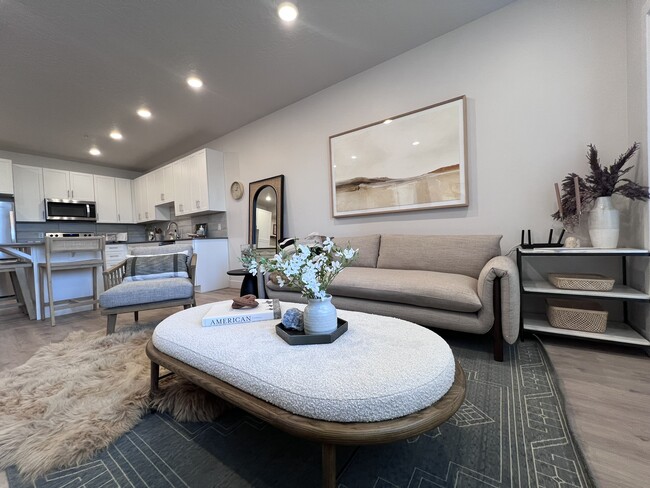 Via Apartments in Chubbuck, ID - Foto de edificio - Building Photo