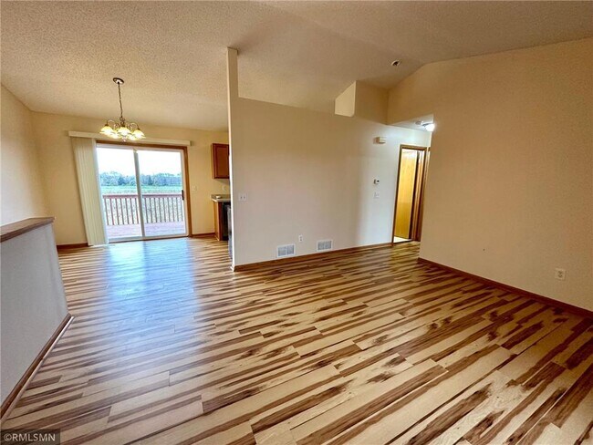 2027 Brittany Ct in Shakopee, MN - Building Photo - Building Photo