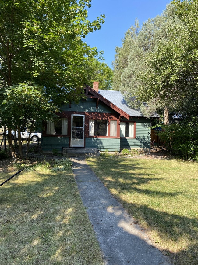 property at 304 Dakota Ave