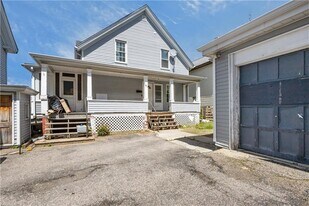 86 Spring St in Lincoln, RI - Building Photo