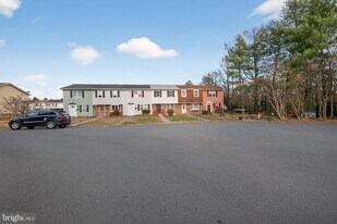 224 Moore Dr in Berryville, VA - Building Photo