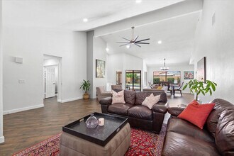 10628 E Cinnabar Ave in Scottsdale, AZ - Building Photo - Building Photo