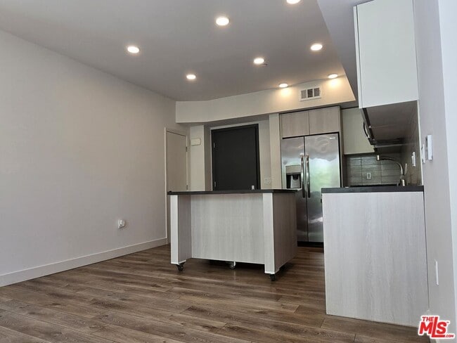 740 Ridgeley Dr in Los Angeles, CA - Building Photo - Building Photo