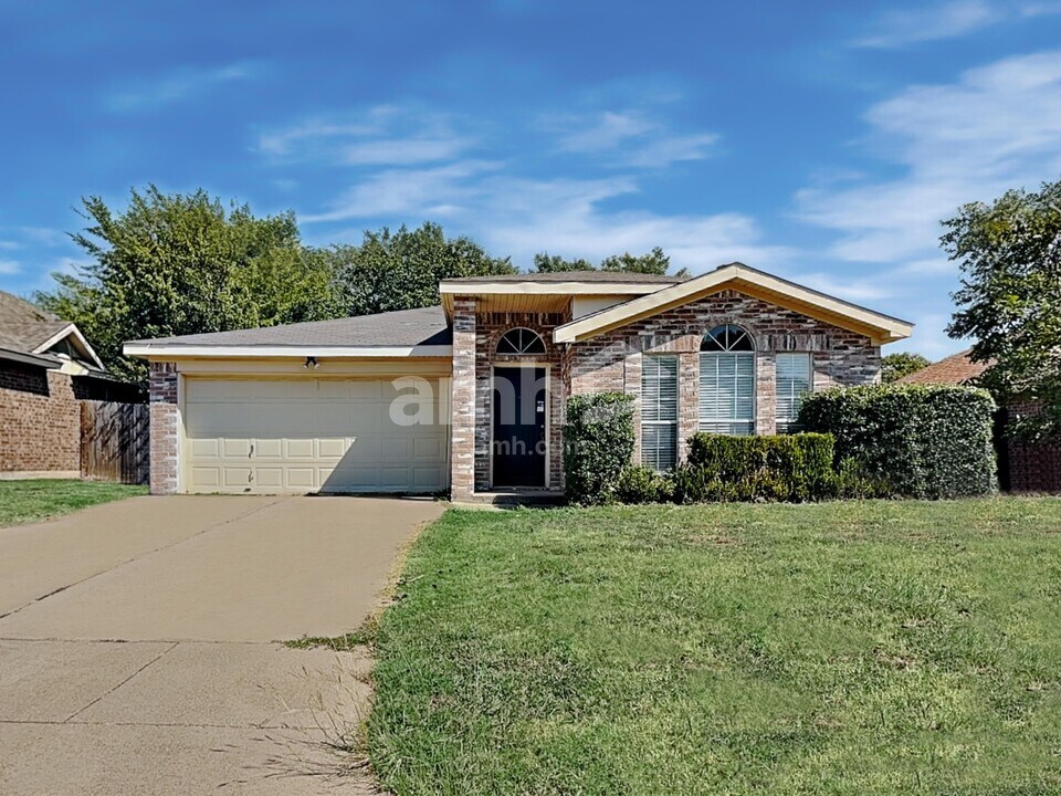 10236 Westward Dr in Fort Worth, TX - Foto de edificio