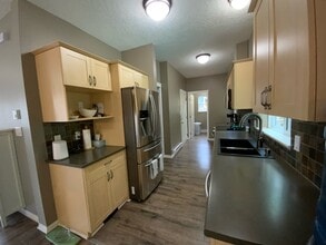 936 Starling Pl in Victoria, BC - Building Photo - Building Photo