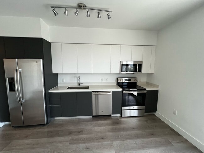 2102 SW 31st Ave, Unit B1 in Miami, FL - Building Photo - Building Photo