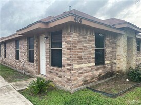 8 W Pirul St in Edinburg, TX - Building Photo