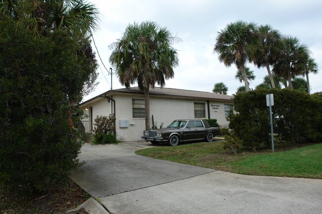 2440 S Palmetto Cir in Daytona Beach, FL - Building Photo - Building Photo