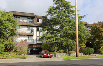 Hampton Court Apartments in North Vancouver, BC - Building Photo - Building Photo