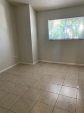 3413 NW 44th St, Unit 204 in Lauderdale Lakes, FL - Building Photo - Building Photo