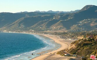 6450 Lunita Rd in Malibu, CA - Building Photo