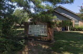 1303 Martin Luther King Dr in Jefferson, TX - Building Photo