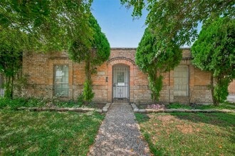9029 Sharpcrest St in Houston, TX - Building Photo - Building Photo