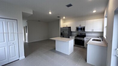 15583 SW 277th St in Naranja, FL - Building Photo - Building Photo