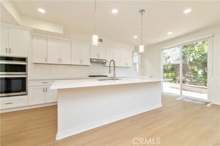 1320 Sun Dial Dr in Tustin, CA - Building Photo