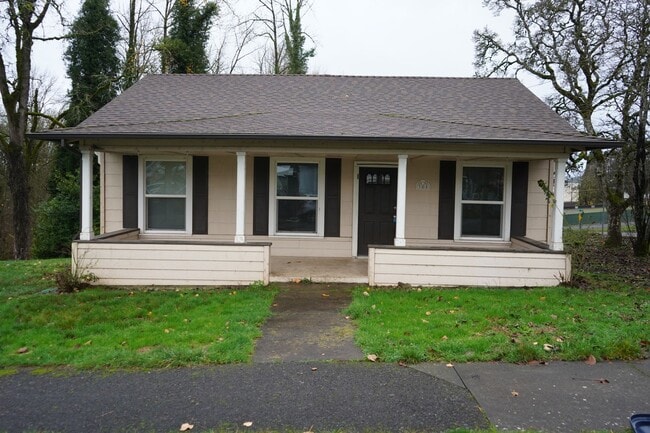 property at 305 SE Everett St