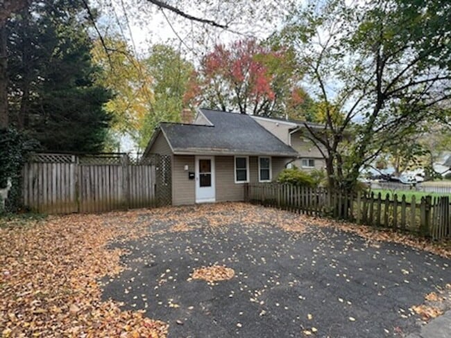 1601 Marshall Ave in Rockville, MD - Foto de edificio - Building Photo